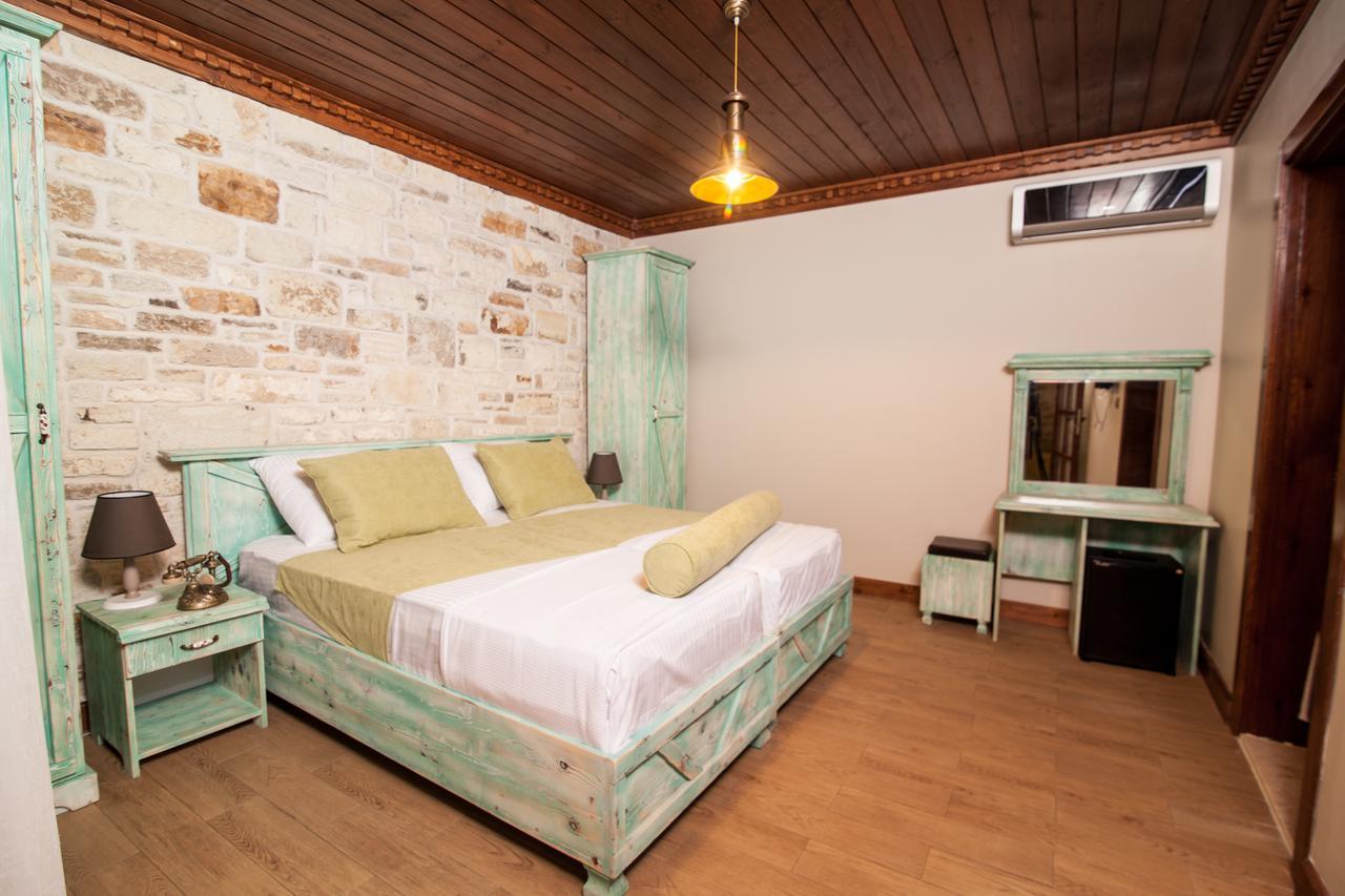 1922 Hotel Yenifoca ภายนอก รูปภาพ