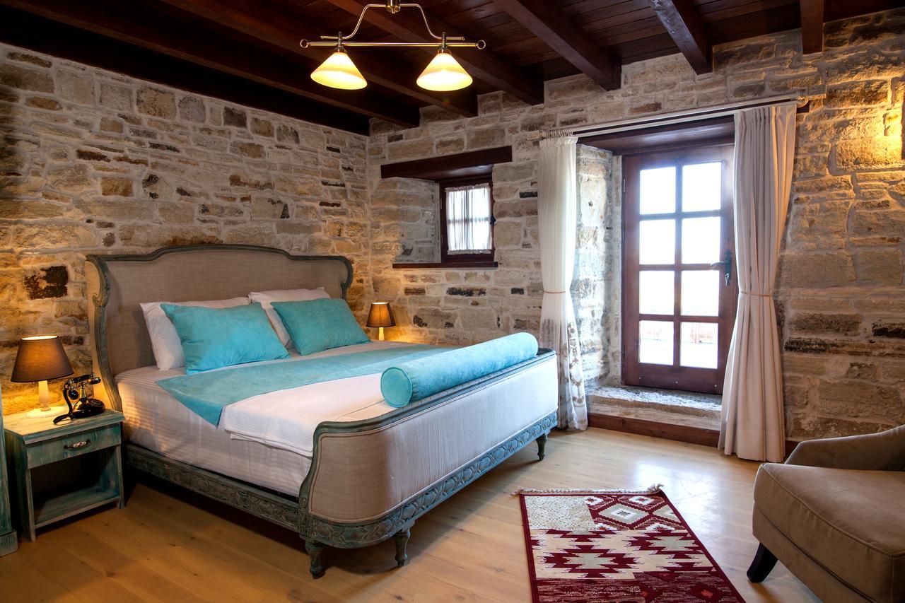 1922 Hotel Yenifoca ภายนอก รูปภาพ