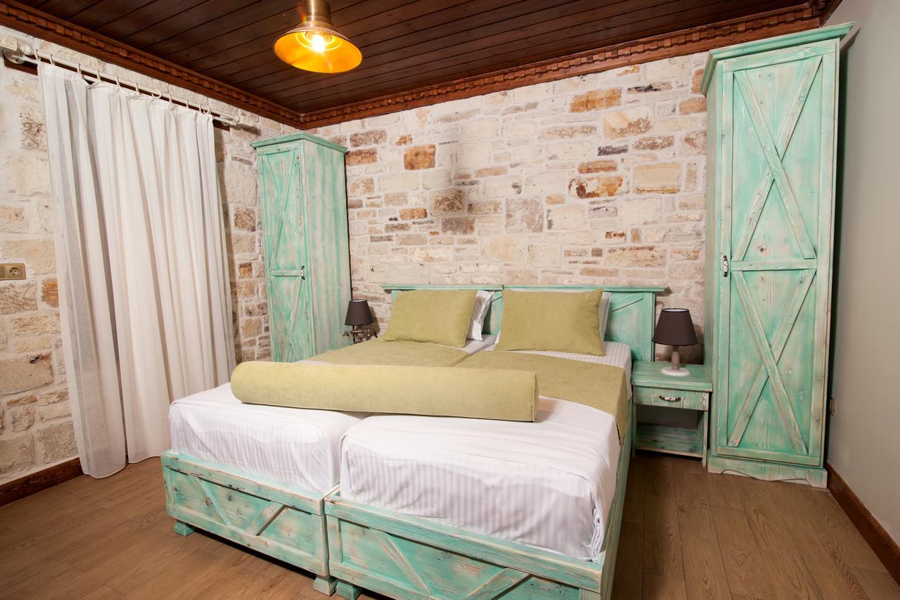 1922 Hotel Yenifoca ภายนอก รูปภาพ