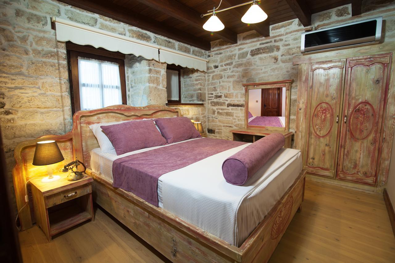 1922 Hotel Yenifoca ภายนอก รูปภาพ